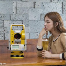 SOUTH NTS-332R5 TOTAL STATION